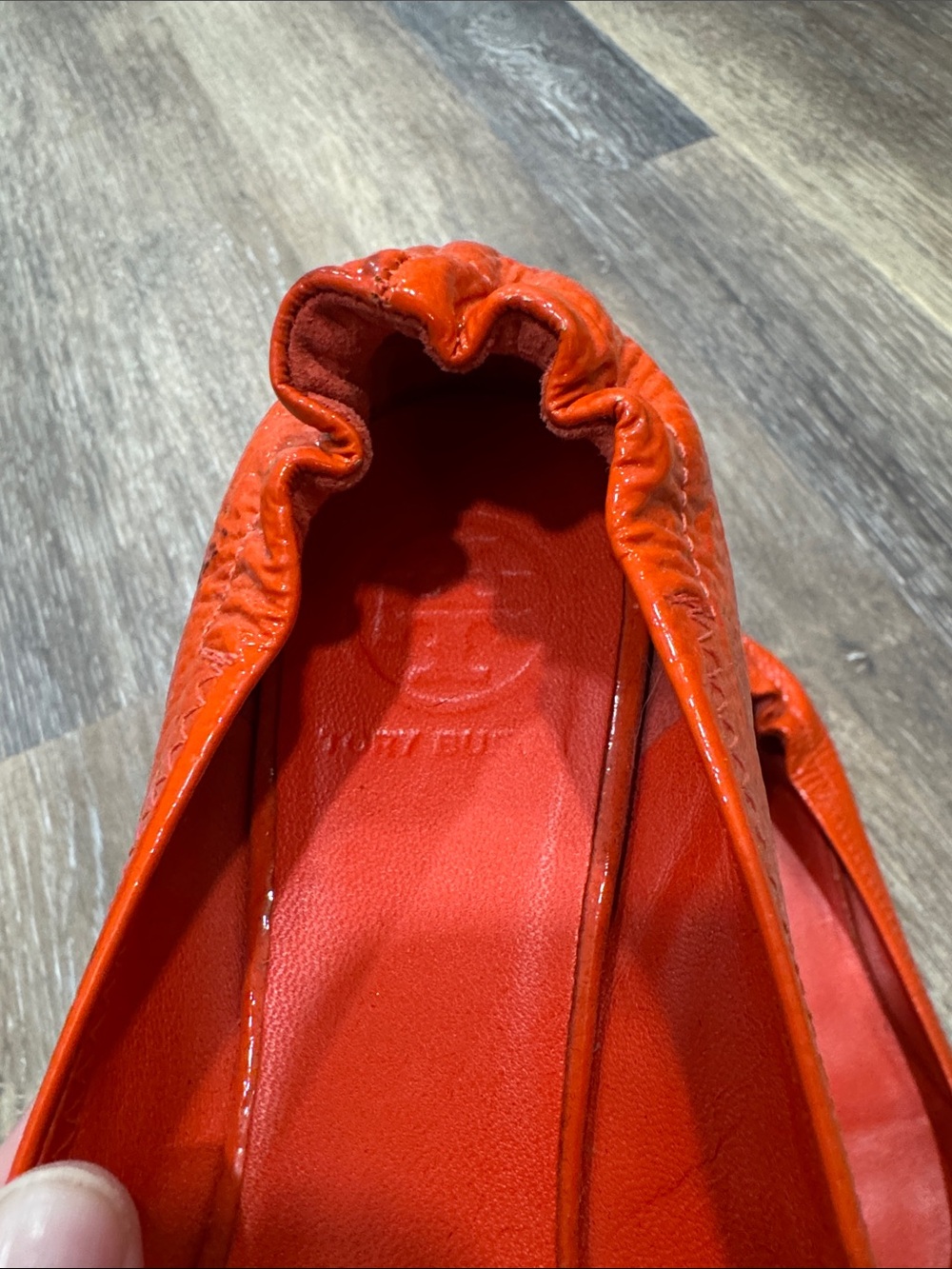 Tory Burch Reva Ballet Flat Women’s 8M Gold Logo Lobster orange Leather solid - Picture 3 of 7